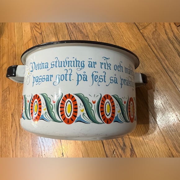 Vintage BERGGREN Enamel Pot With Lid Handles Swedish Cookware Floral Design - Picture 7 of 8